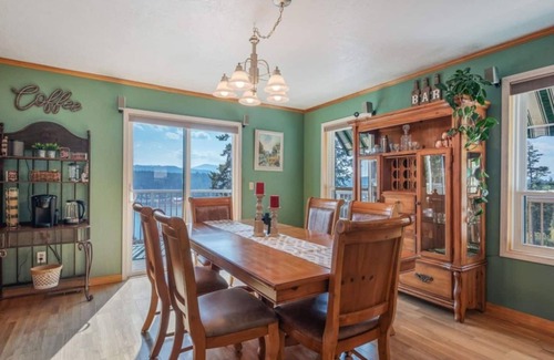 Bayview House | Lakeview Mel's Place