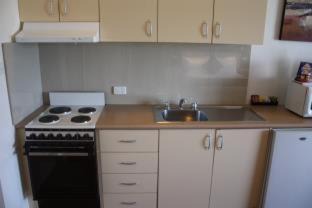 Waterhouse Hotel | Lakeview Motel and Apartments