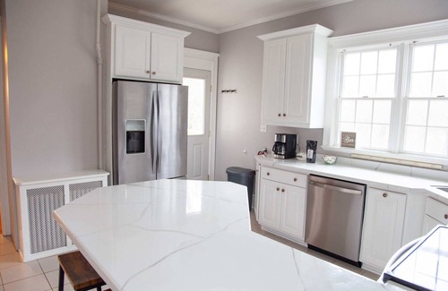 South Main Street House | Lakeview on Main Pool, Fire Pit and Walkable