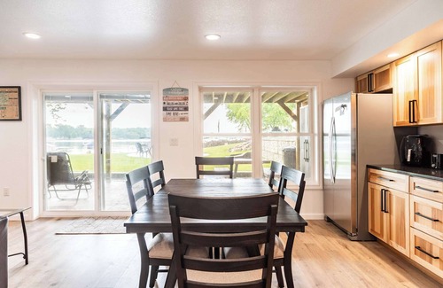 Brooklyn House | ‼️Lakeview Retreat‼️ | 6BR w/Hot Tub Bliss