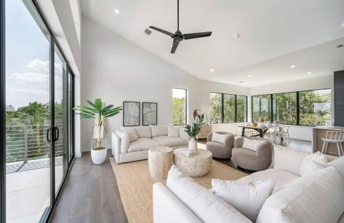 McNeil House | Lakeview Retreat: Terrace BBQ