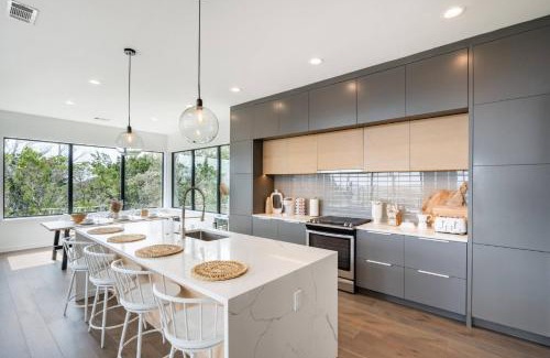McNeil House | Lakeview Retreat: Terrace BBQ