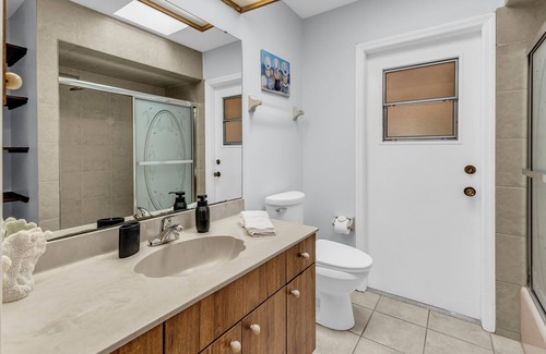 Sarasota House | Lakeview Retreat with Heated Pool, Games & Chill Vibes