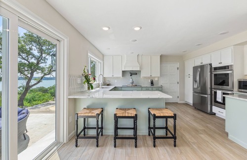 Belton Villa | LakeView Villa, lake access, lake view, hot tub, game room, outdoor space