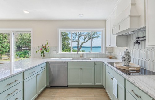 Belton Villa | LakeView Villa, lake access, lake view, hot tub, game room, outdoor space