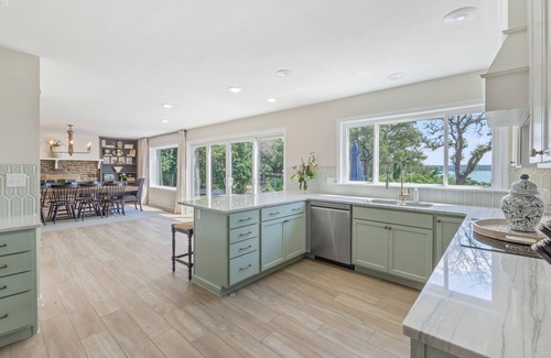 Belton Villa | LakeView Villa, lake access, lake view, hot tub, game room, outdoor space