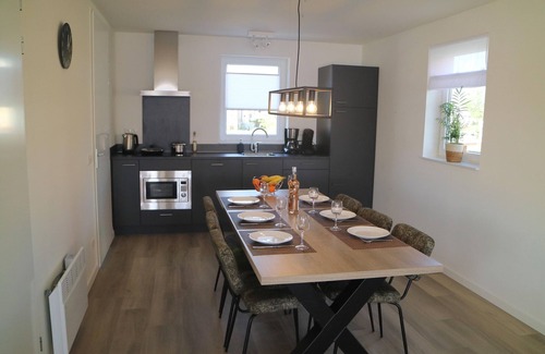 Municipality of Nissewaard House | Lakeview villa with swimming and fishing pier