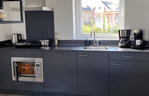 Municipality of Nissewaard House | Lakeview villa with swimming and fishing pier