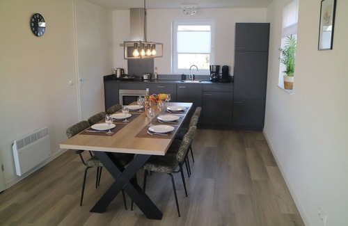 Municipality of Nissewaard House | Lakeview villa with swimming and fishing pier