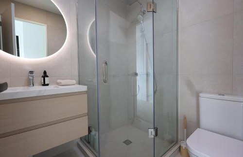 Takapuna House | Lakewalk Retreat Luxe 3BR Home Near Lake and Beach