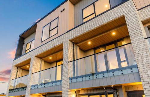 Takapuna House | Lakewalk Retreat Luxe 3BR Home Near Lake and Beach