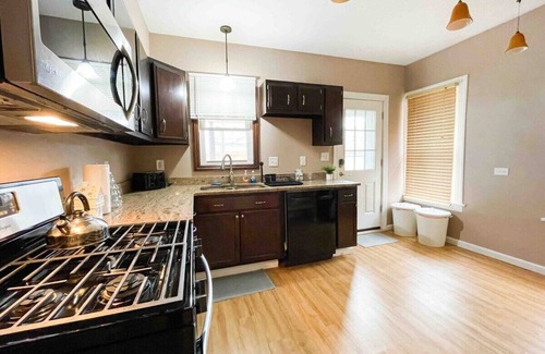 Lakewood Apartment | Lakewood Firepit Townhouse