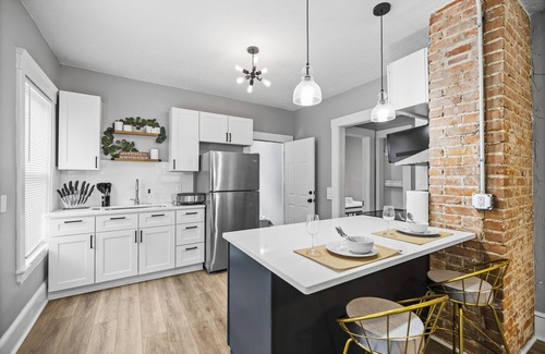 Edgewater Apartment | Lakewood Modern 2 beds mins from DTCLE