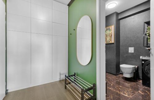 Old Town Apartment | LAM Art Deco Castle View - AC - Balcony