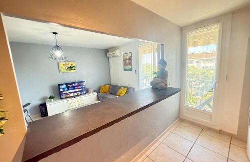 Toulon Apartment | Lamazonite YourHostHelper