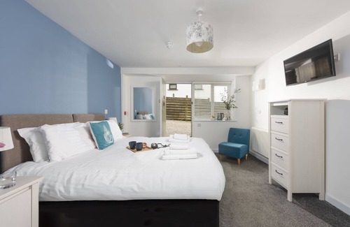 St Just Hotel | Lamorna, B&B - a hotel room that sleeps 2 guests in 1 bedroom