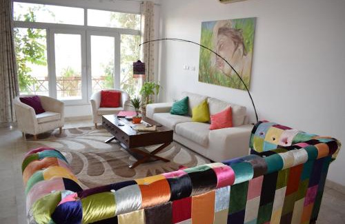 Al Ghubrah Ash Shamaliyyah House | Lana Villa