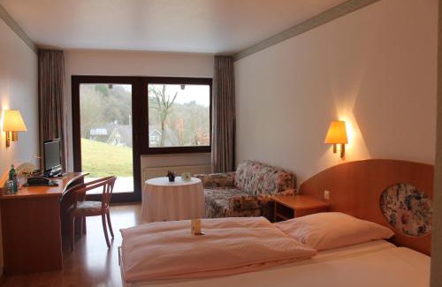 Gemuenden Hotel | Landgasthof Hotel Zur Linde im Taunus