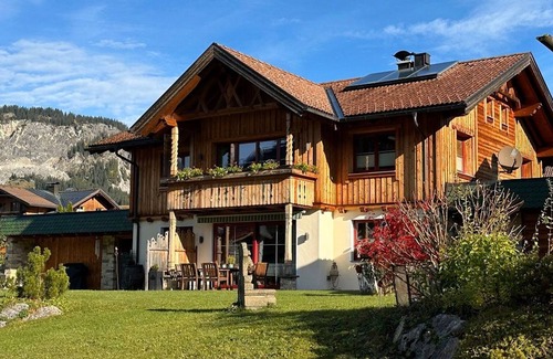 Graen House | Landhaus Lignum - Large vacation home with large garden, terrace, balcony and plenty of space for the