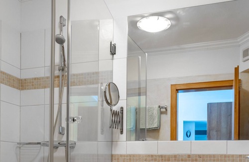 Holzminden Hotel | Landhaus Sollingshöhe UG