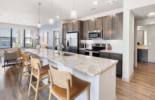 Southside Apartment | Landing | Amazing 1BD, Yoga Studio