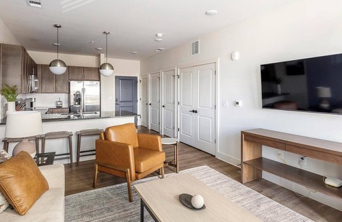 Madison Apartment | Landing | Amazing 1BD, Clubhouse, Gym