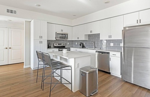 Townsite Apartment | Landing | Amazing 1BD, Rooftop Lounge, Pool