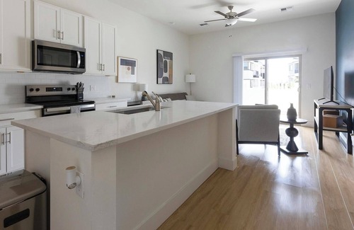 Casas Adobes Apartment | Landing | Amazing 2BD, Pool