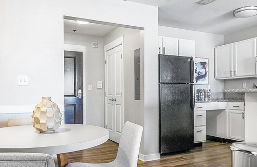 Downtown Indianapolis Apartment | Landing | Amazing 2BD, Gym, Pool