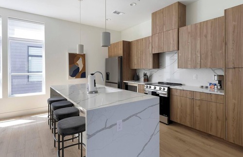 Dallas Apartment | Landing | Amazing 2BD in Downtown Dallas