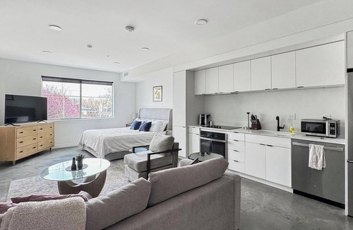 Liberty Wells Apartment | Landing | Amazing Studio, Gym, Game Room