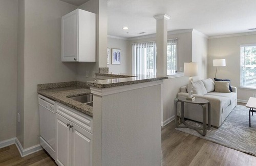 Greenbrier East Apartment | Landing at Hideaway at Greenbrier Luxury Apartment Homes - 1 Bedroom in Greenbrier East