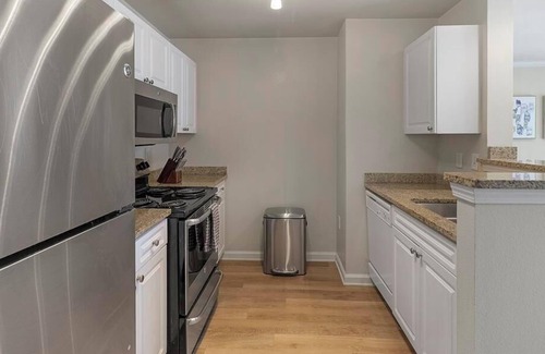 Greenbrier East Apartment | Landing at Hideaway at Greenbrier Luxury Apartment Homes - 1 Bedroom in Greenbrier East