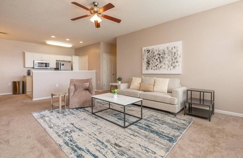 Columbus Apartment | Landing at Marble Cliff Commons - 2 Bedrooms in West Scioto