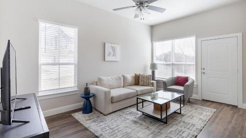 Weatherford Apartment | Landing at Stone Lake Townhomes - Weatherford