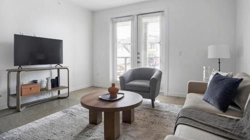 Austin Apartment | Landing at The Artesian at Bee Cave - Lakeway