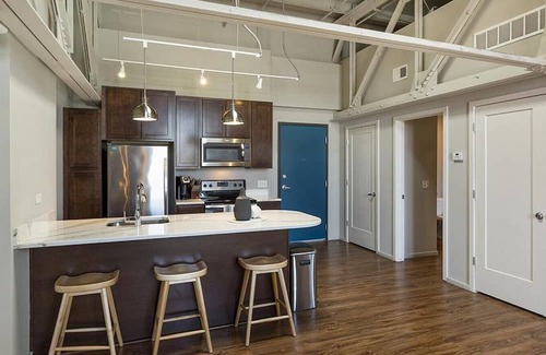 Southeast Omaha Apartment | Landing at The Breakers - 1 Bedroom in Downtown
