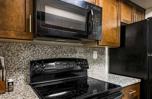 Buechel Apartment | Landing at The Overlook at St. Thomas Apartments - 2 Bedrooms in Downtown Louisville