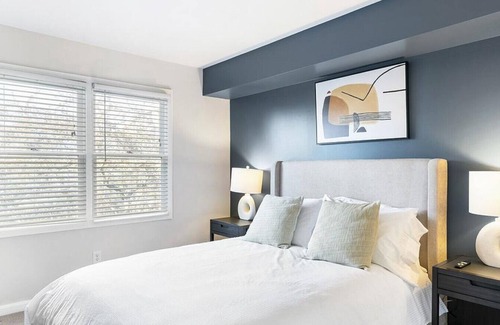 Buechel Apartment | Landing at The Overlook at St. Thomas Apartments - 2 Bedrooms in Downtown Louisville