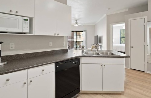 Dallas-Fort Worth Metroplex DFW Apartment | Landing at Villas of Vista Ridge - 2 Bedrooms in Downtown Lewisville