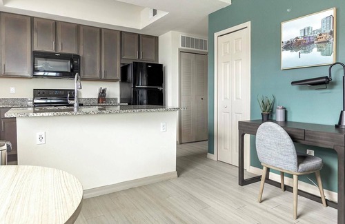 Eastwood Village Apartment | Landing | Beautiful 1BD, Gym, Rooftop Lounge