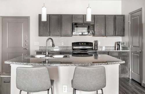 Fort Worth Apartment | Landing | Beautiful 1BD, Rooftop Lounge, Clubhouse