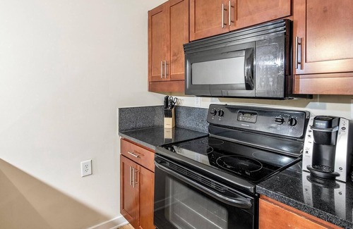 Petersburg Apartment | Landing | Beautiful 1BD, Gym, Pool