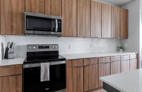 Buda Apartment | Landing | Beautiful 1BD in Brooks Crossing