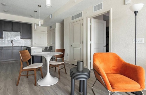 Palmetto Apartment | Landing | Beautiful 1BD, Clubhouse, Pool