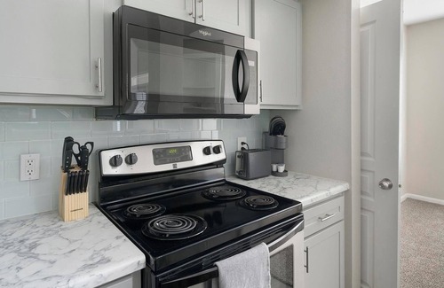 Briarforest Apartment | Landing | Beautiful 2BD, Gym, Pool