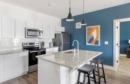 Venus Apartment | Landing | Beautiful 2BD, Gym, Pool