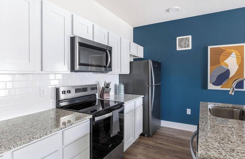 Venus Apartment | Landing | Beautiful 2BD, Gym, Pool
