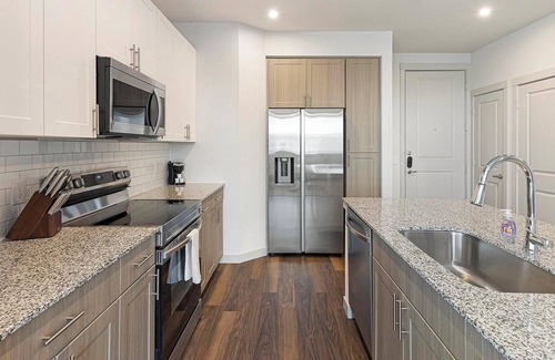 Fate Apartment | Landing | Chic 1BD, Clubhouse, Gym