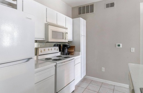 Briarforest Apartment | Landing | Chic 1BD, Gym, Pool